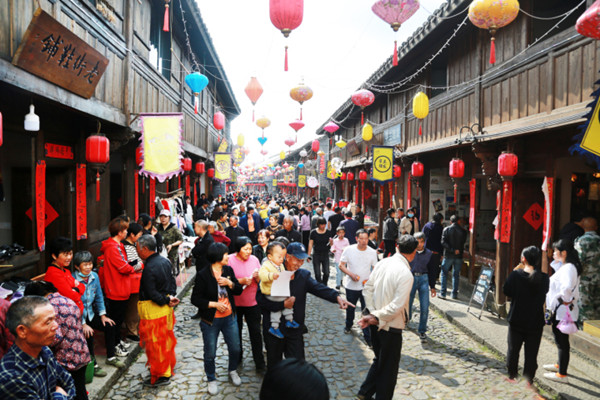 Jianshan Ancient Street reopens after renovation