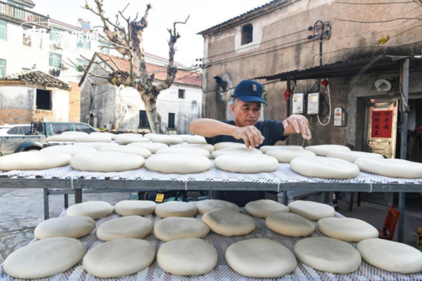 Jinhua glutinous rice cakes enter peak season