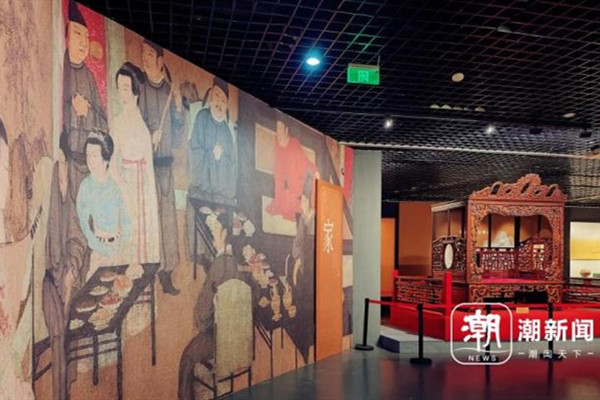 Exhibition of fine collectibles underway in Jinhua