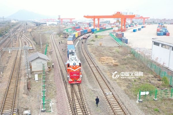 Yixin'ou freight train embarks on journey to France with artworks
