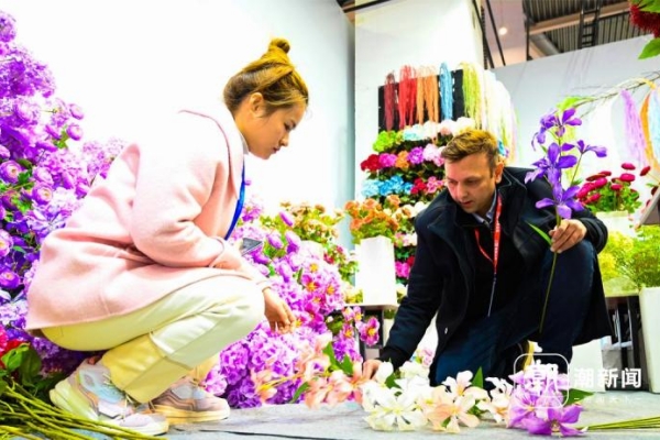 19th National Artificial Flower Exhibition kicks off in Yiwu