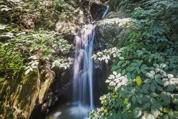 Spectacular waterfalls in Jinhua