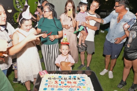 Expats, locals celebrate birthday in Yiwu