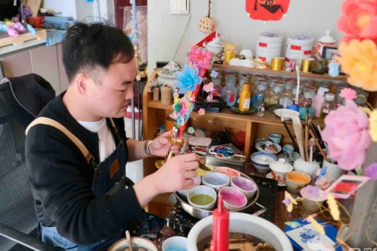 Jinhua artisan renews traditional wedding candles