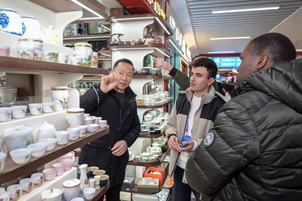 International visitors unveil Yiwu's global trade marvel