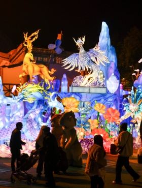 Jinhua's Hengdian World Studios light up New Year with lantern show