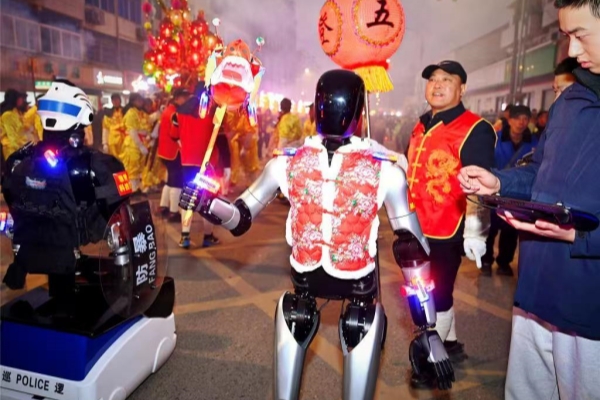 Robots bring new life to festivities in Jinhua