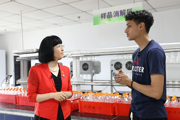 Foreign anchor explores water treatment in Jiaxing
