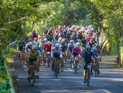 Cycling enthusiasts compete at Jinhua Mountain