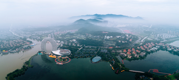 Taihu Lake in Huzhou.jpg