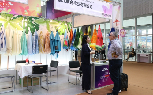 Shaoxing umbrella enterprises win big at Canton fair