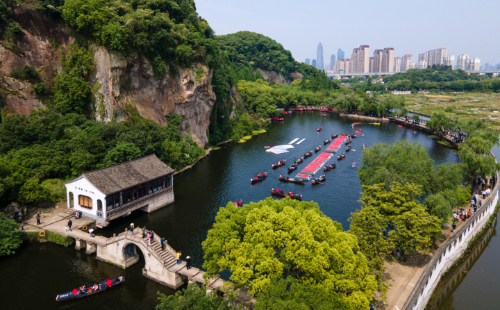Boat formation welcomes Asian Games in Shaoxing