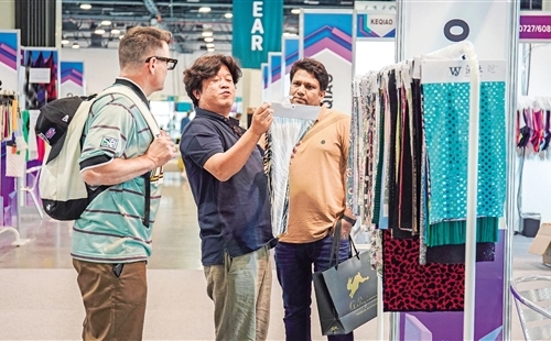 Enterprises from Keqiao shine at Las Vegas textile exhibition