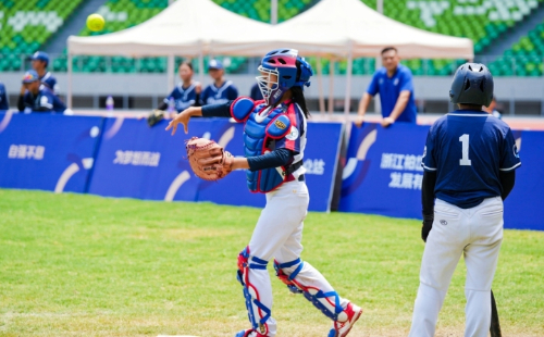 Shaoxing high school girls' softball team claims provincial crown