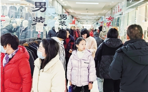 Business blossoms at China Textile City