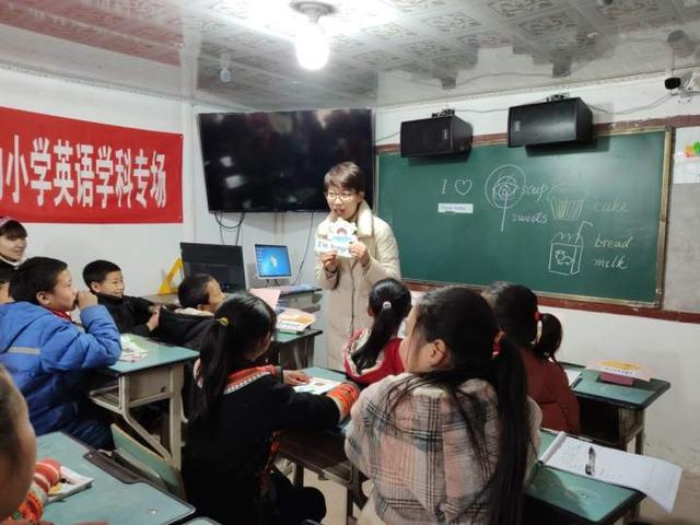 Shaoxing teacher wins national honor for poverty alleviation