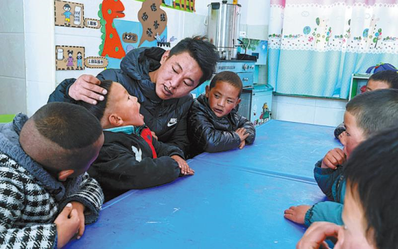 Tibetan teacher takes gratitude to new heights