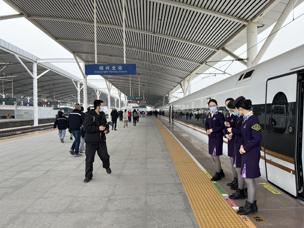 High-speed railway line opens in Zhejiang