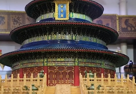 Bamboo weaving artists create model of Tengwang Pavilion