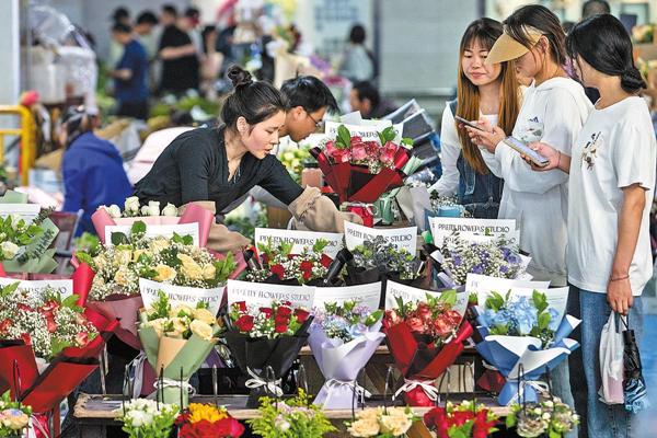 Marriage registrations fall to record low in China