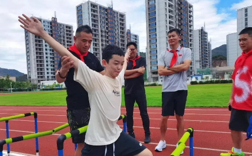 Shaoxing students meet national athletes