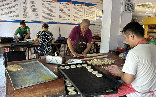 Centuries-old mooncake tradition lives on in Shaoxing