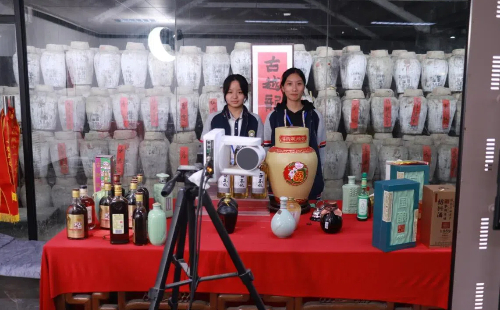 Students boost Shaoxing rice wine heritage through e-commerce