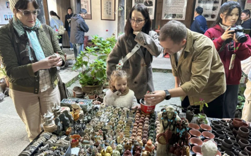 International visitors explore Yueju Opera's birthplace