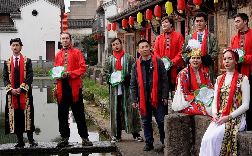 International students explore traditional crafts in Shaoxing