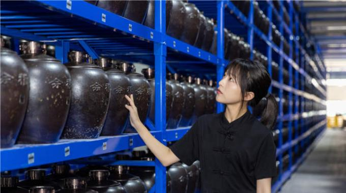 Shaoxing wine brewer upgrades service with blockchain tech