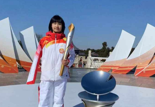 Shaoxing athlete bears torch for Beijing Winter Paralympics
