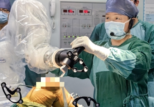 Shaoxing robot achieves precision in knee replacement surgery