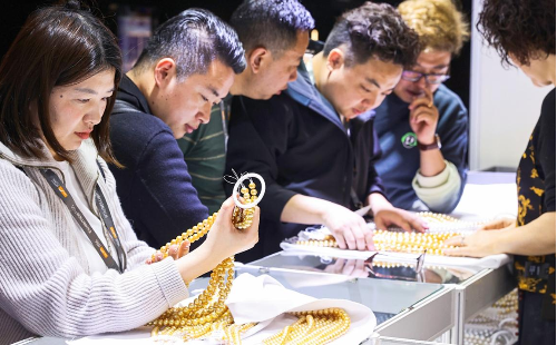 Zhuji pearls shine at Hong Kong jewelry show