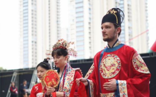 Shaoxing hosts collective wedding as symbol of change