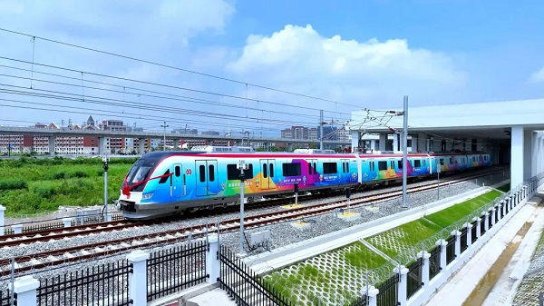 Wenzhou's Line S2 begins operating 