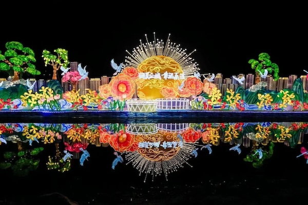 Lantern display illuminates Yueqing's festive spirit