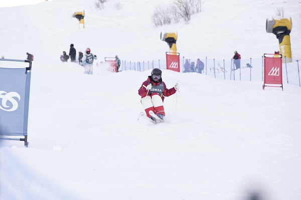 Wenzhou 20-year-old wins national freestyle skiing aerials title