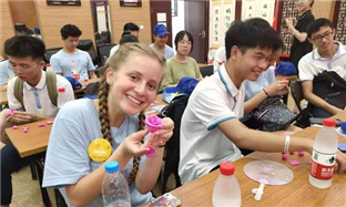 US students experience folk culture in East China