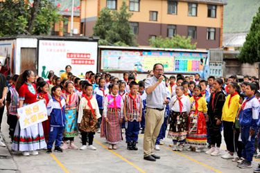 Zhejiang teacher volunteers in remote valley in Yunnan