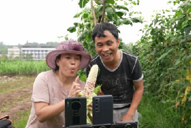 Dancing couple in Ruian earn a better life through livestreaming