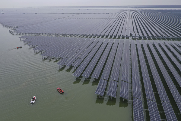 Fish farm combines photovoltaic power generation