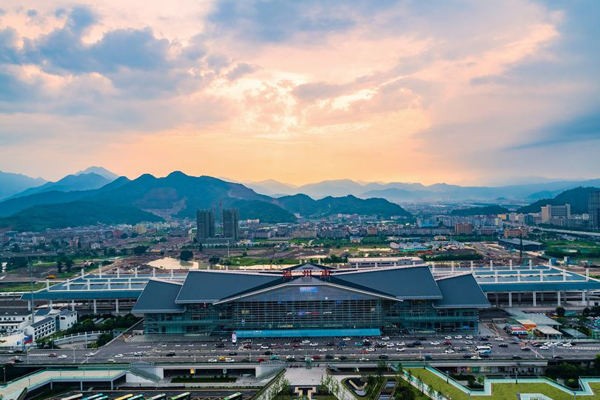 Fuxing high-speed train connects Beijing, Wenzhou