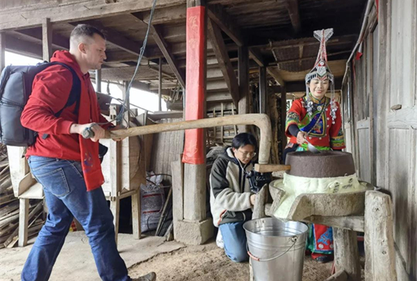 Expat learns about Spring Festival customs in Wenzhou