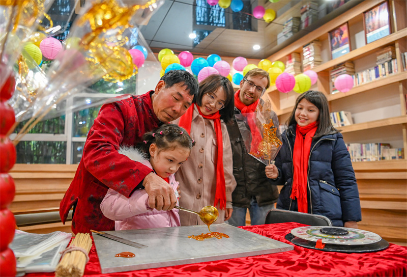 Chinese New Year traditions enchant expats in Wencheng