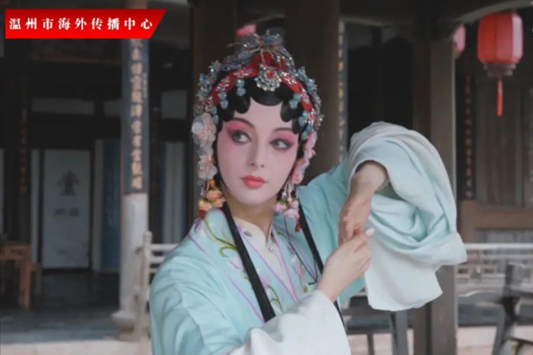 I love Wenzhou season 2: Ukrainian anchor learns Kunqu Opera in Yongjia