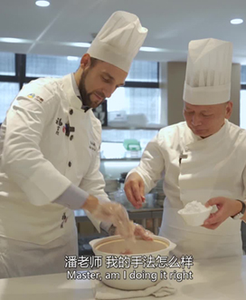 Ukrainian scientist gets a taste of Wenzhou cuisine