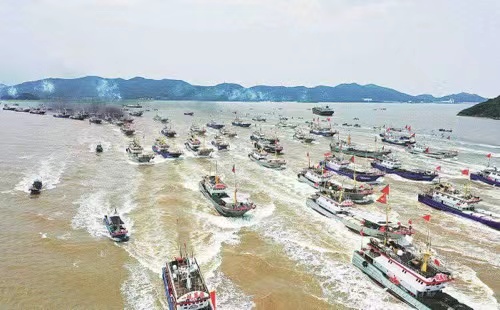 Fishermen set sail as moratorium ends