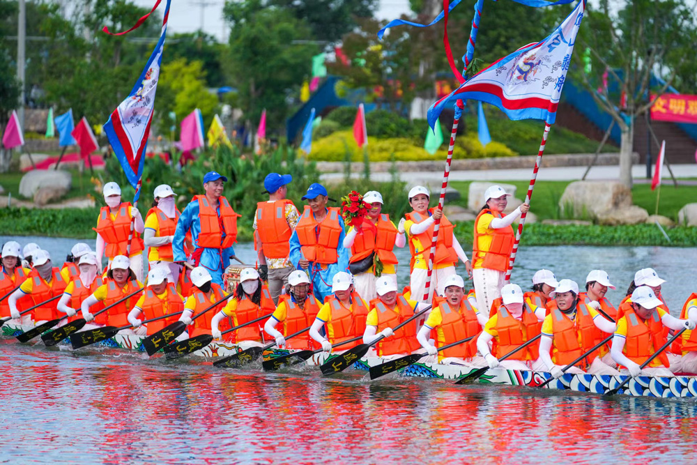 Rui'an residents enthralled by dragon boat races