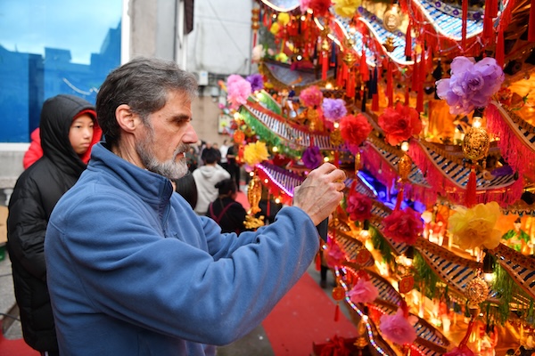 Intl visitors experience Chinese New Year traditions in Wenzhou