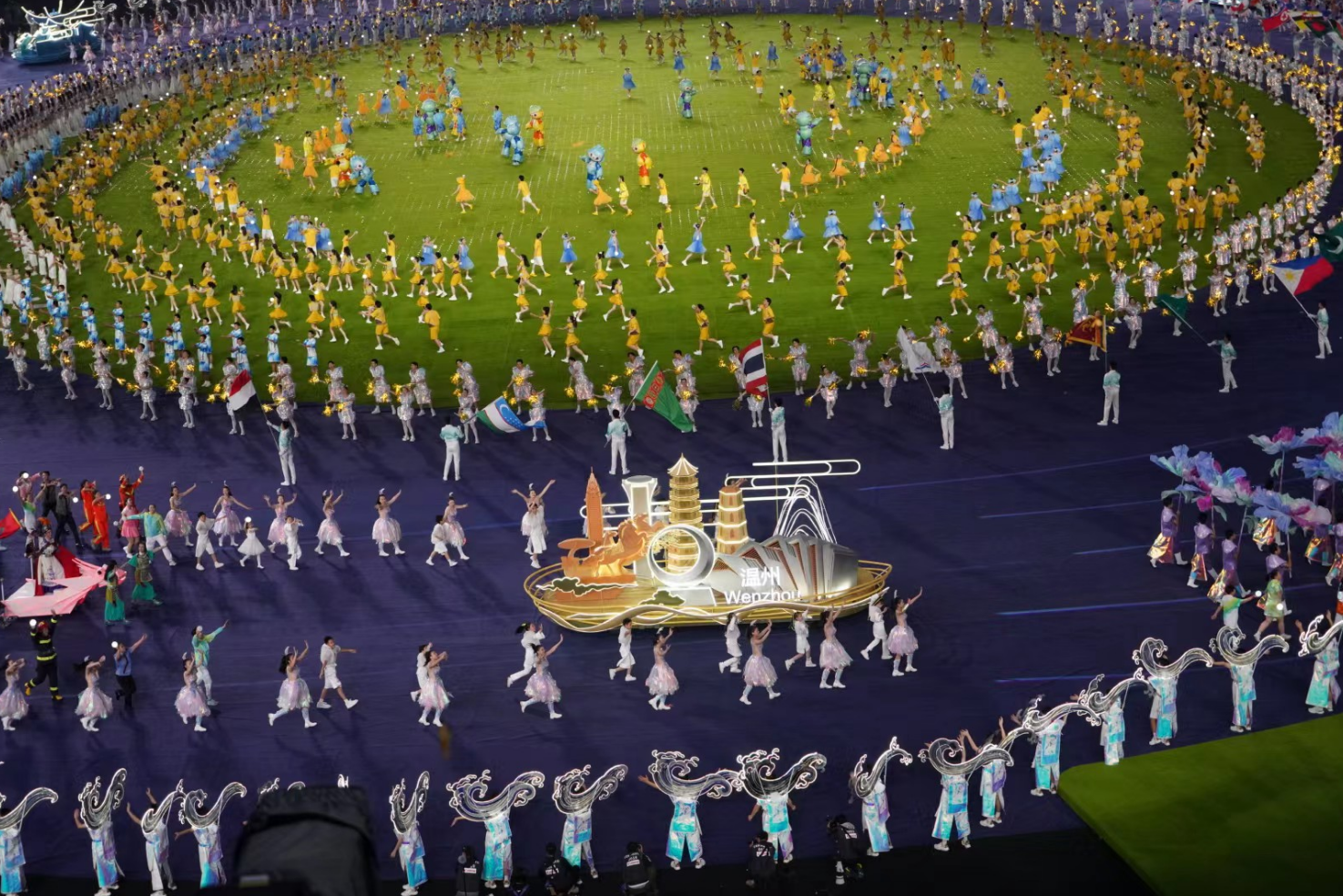 Wenzhou's iconic show illuminates Asian Games closing ceremony